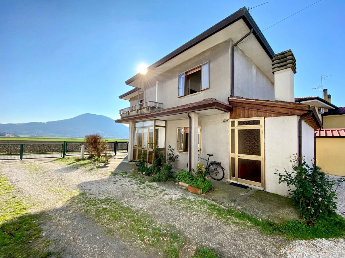 Casa indipendente con box a Lozzo Atestino