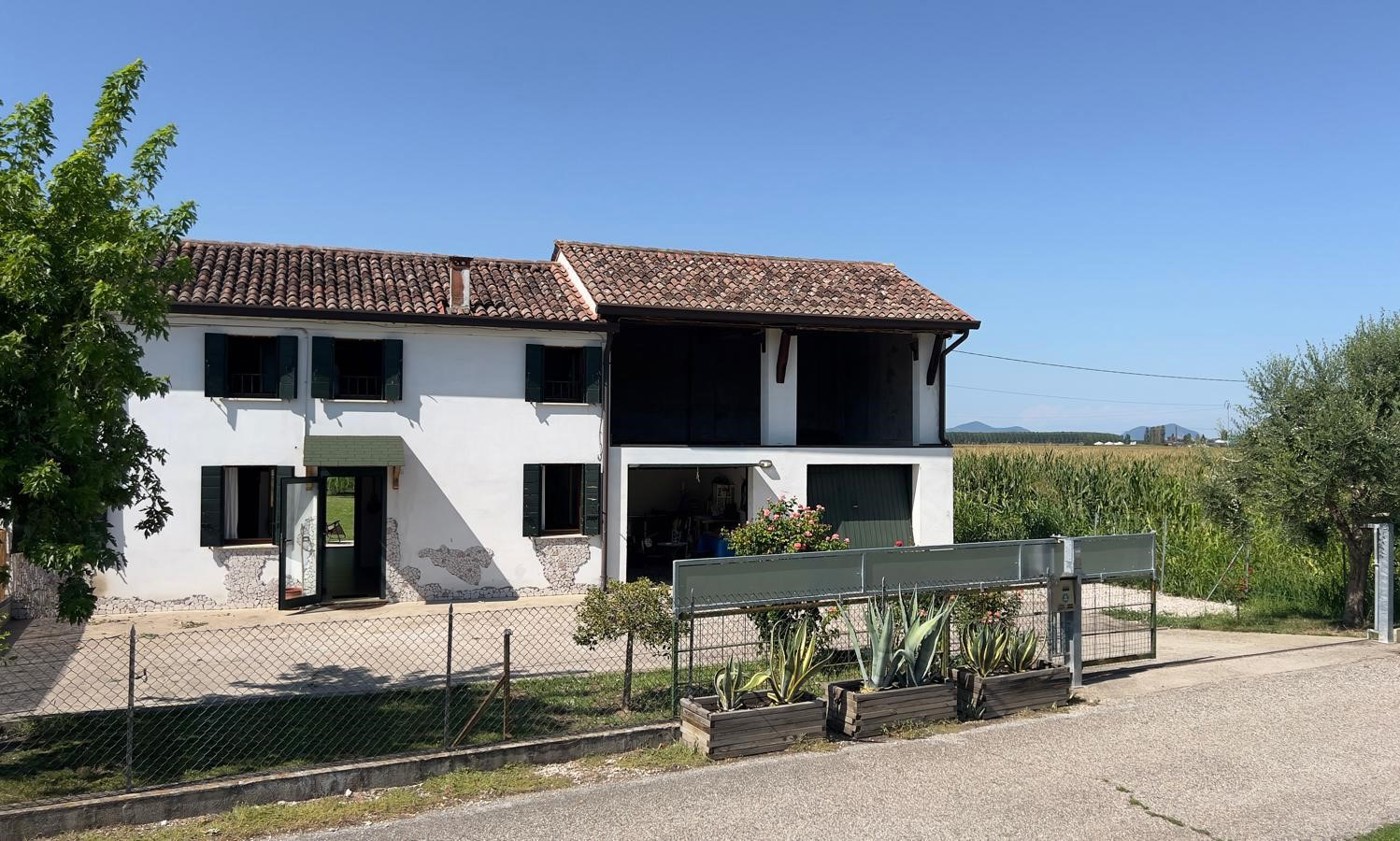 Casa indipendente con giardino a Sant'Urbano
