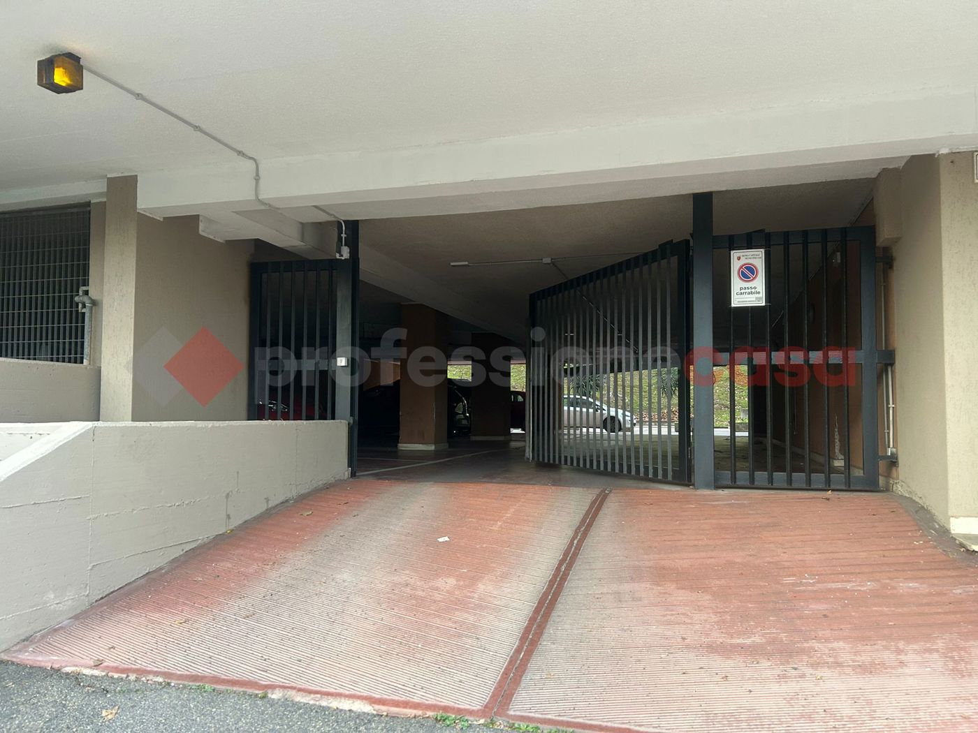 Box/Garage 33mq in vendita a Roma