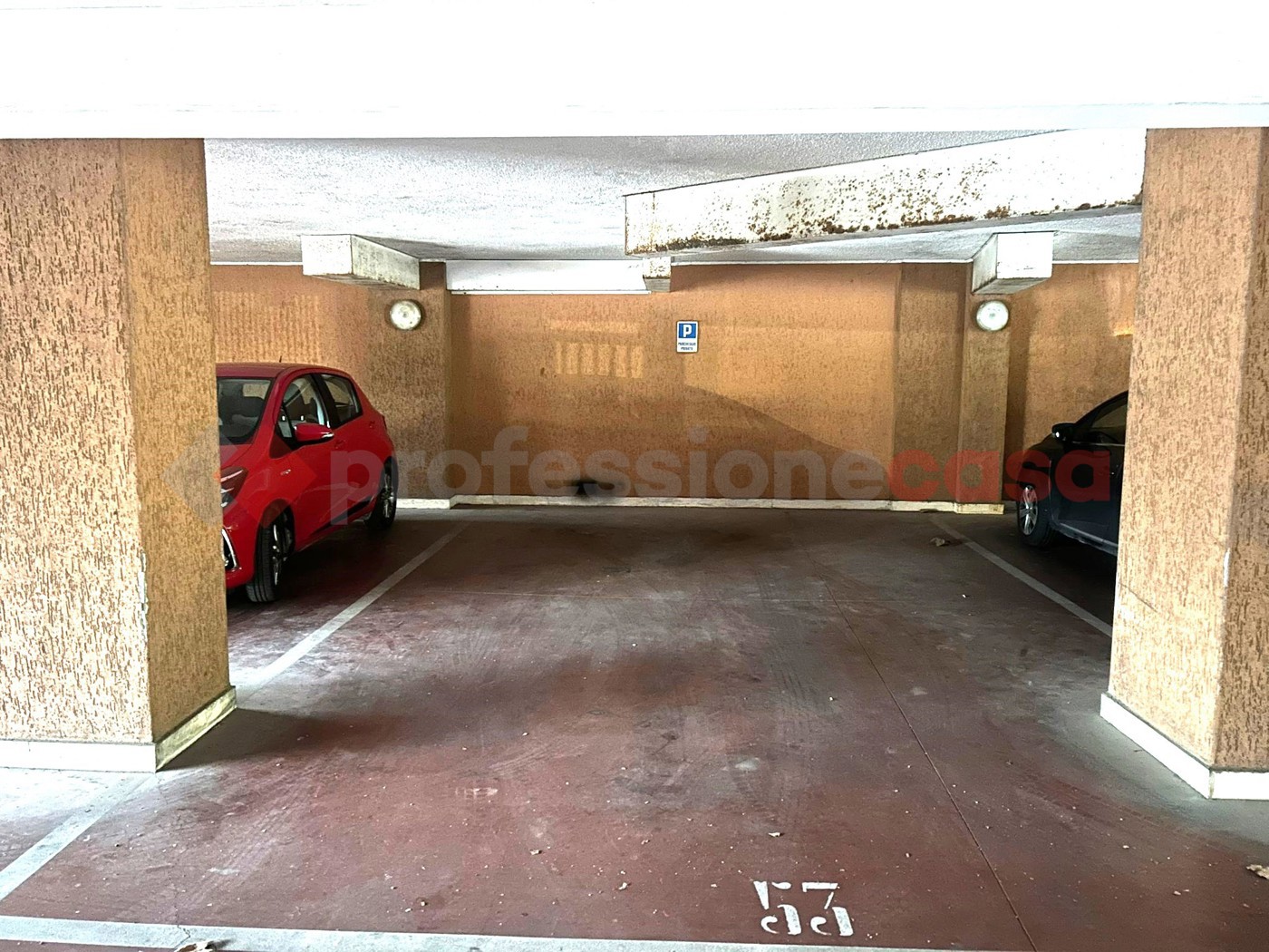 Box/Garage 33mq in vendita a Roma