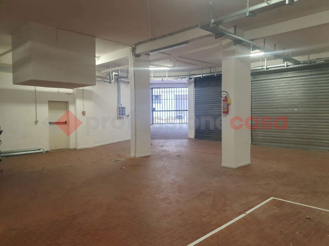 Box/Garage 23mq in vendita a Roma