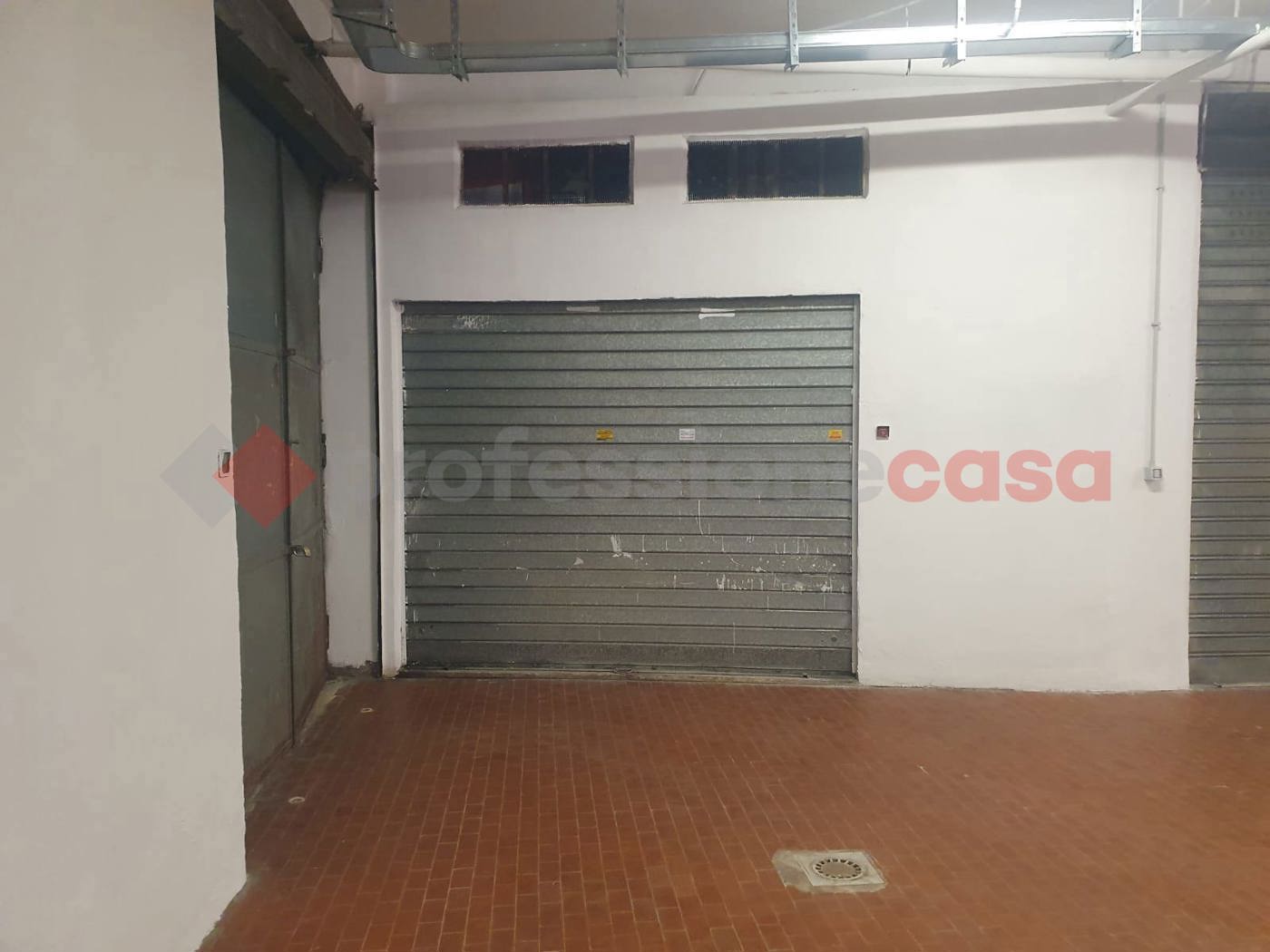 Box/Garage 44mq in vendita a Roma