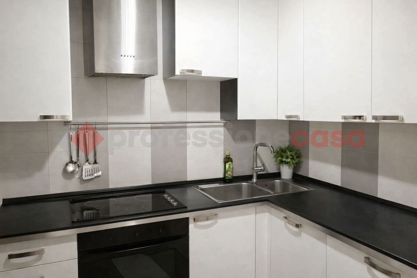 Quadrilocale arredato in affitto a Roma