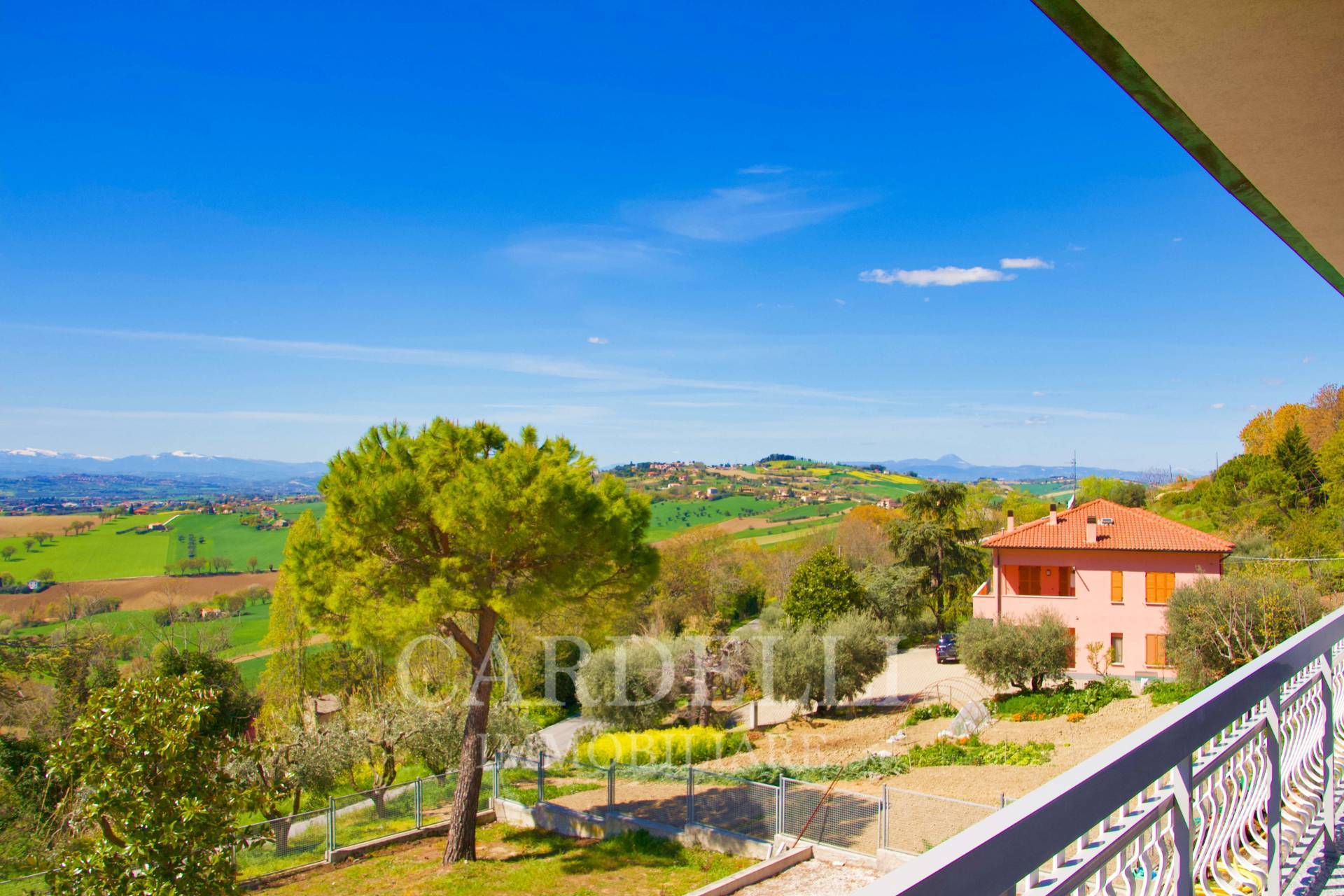 Casa cielo-terra in vendita a Montecosaro