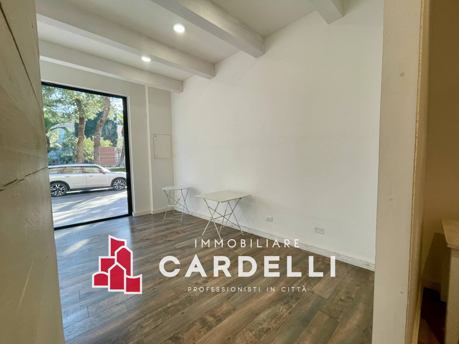 Locale commerciale in affitto a Civitanova Marche