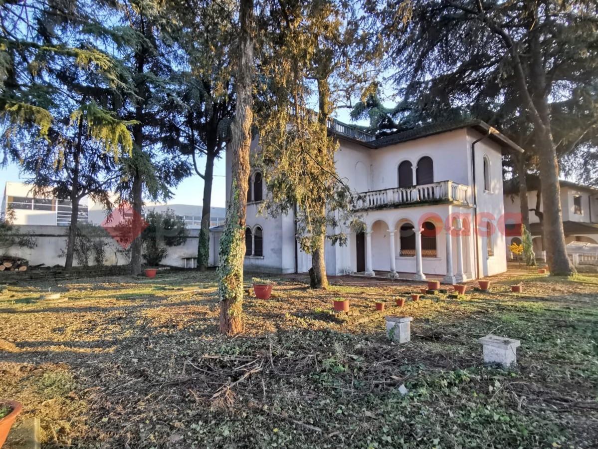 Villa con giardino a Cerea