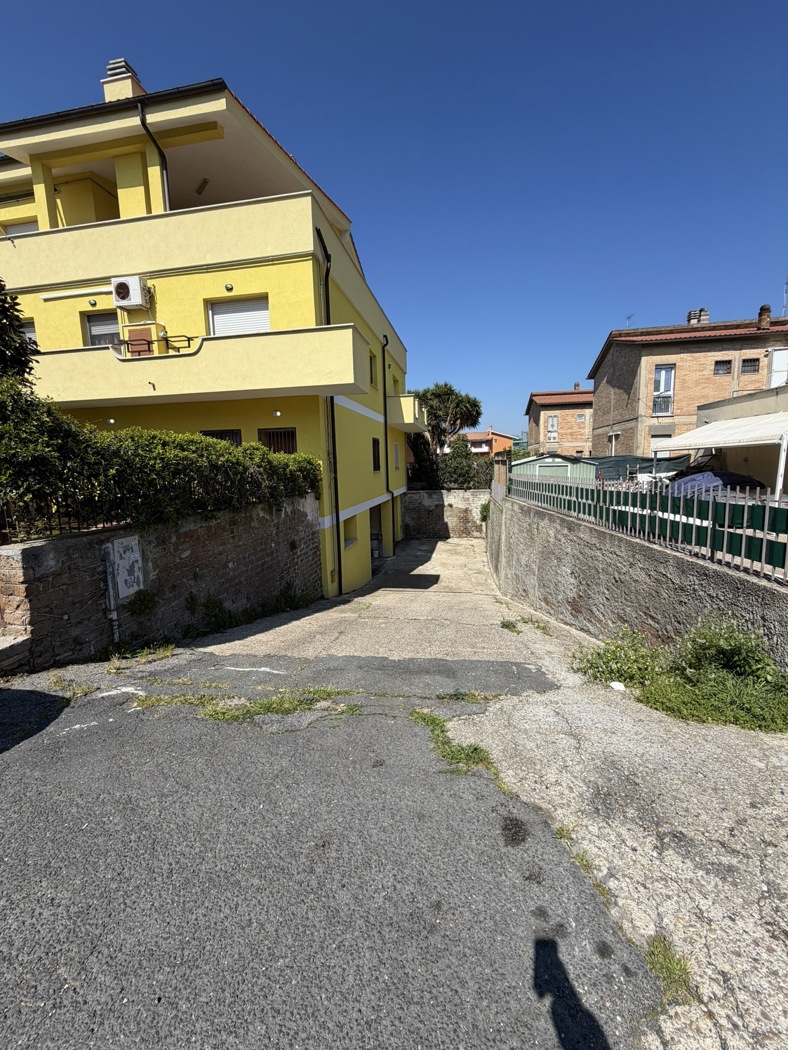 Box/Garage 37mq in vendita a Cerveteri