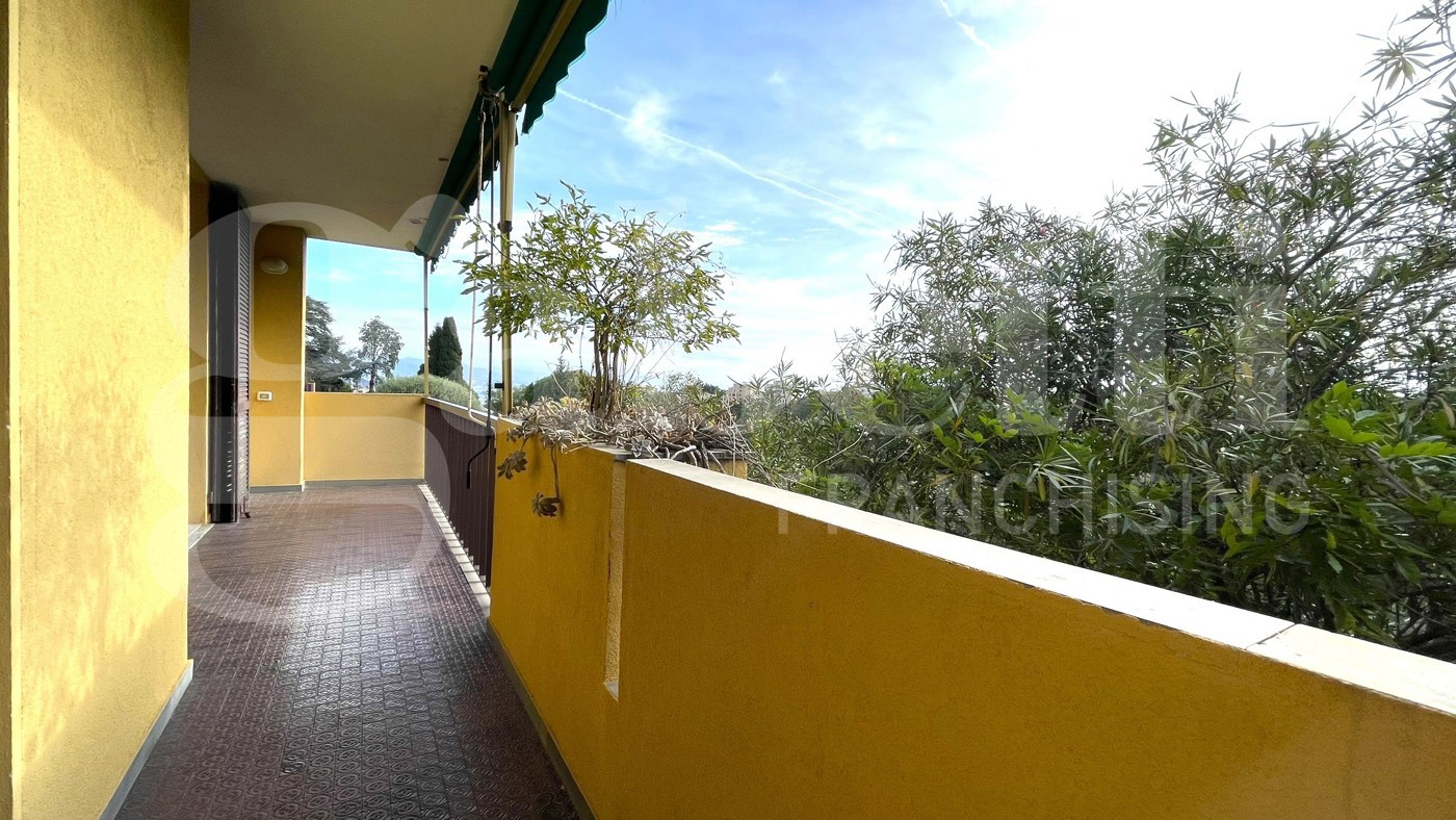 Trilocale con box a Arenzano