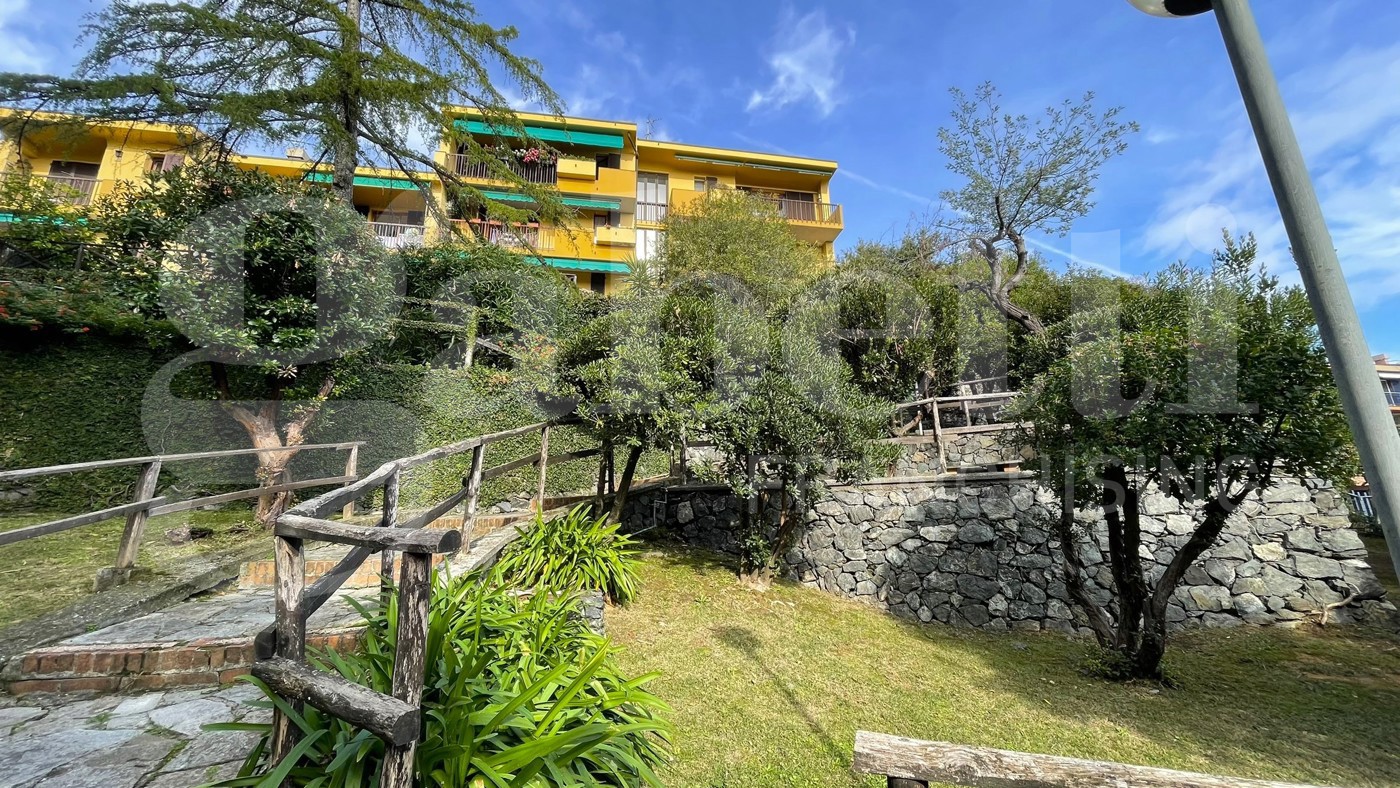 Trilocale con box a Arenzano