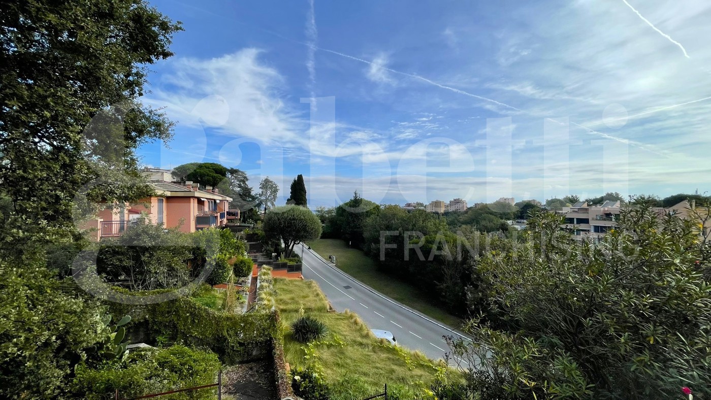 Trilocale con box a Arenzano