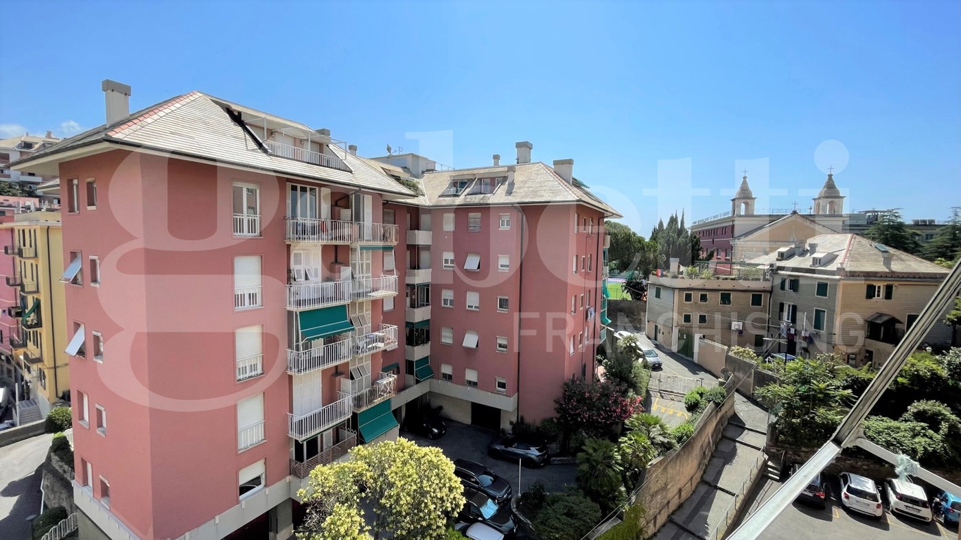 Quadrilocale arredato in affitto a Genova