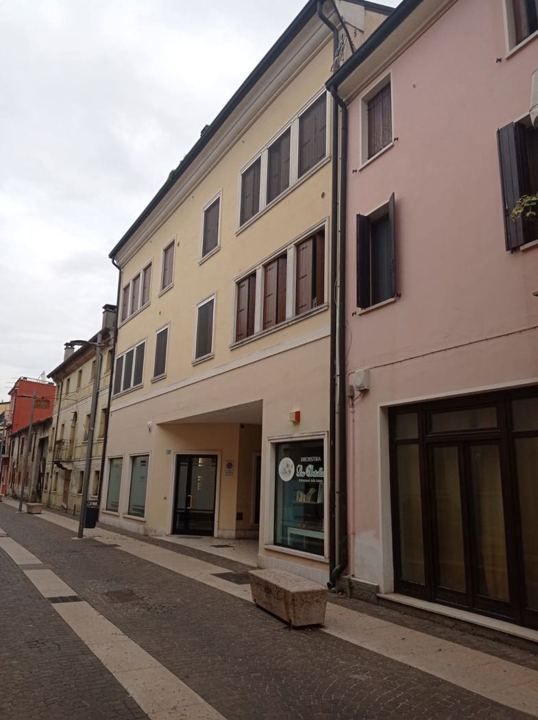 Negozio in vendita a Legnago