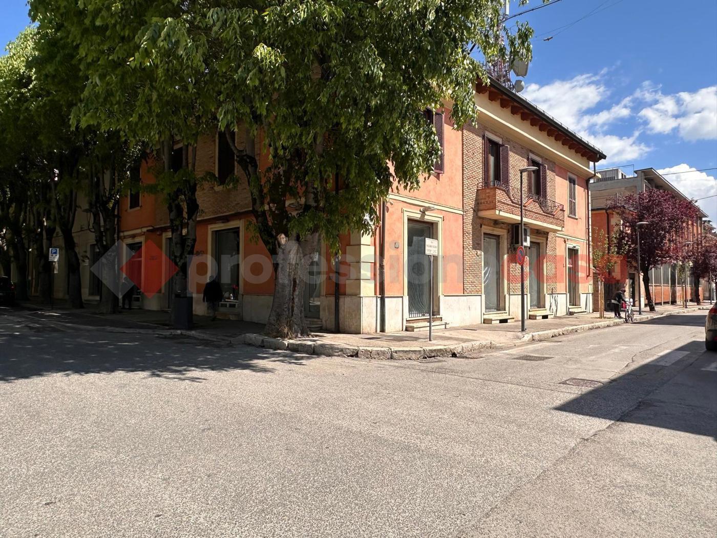 Negozio in affitto a Avezzano