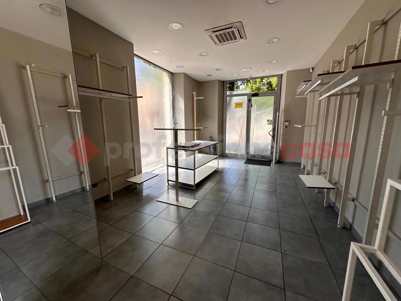 Negozio in affitto a Avezzano