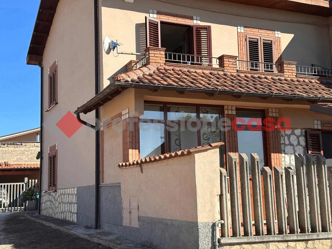 Casa indipendente con box a Avezzano