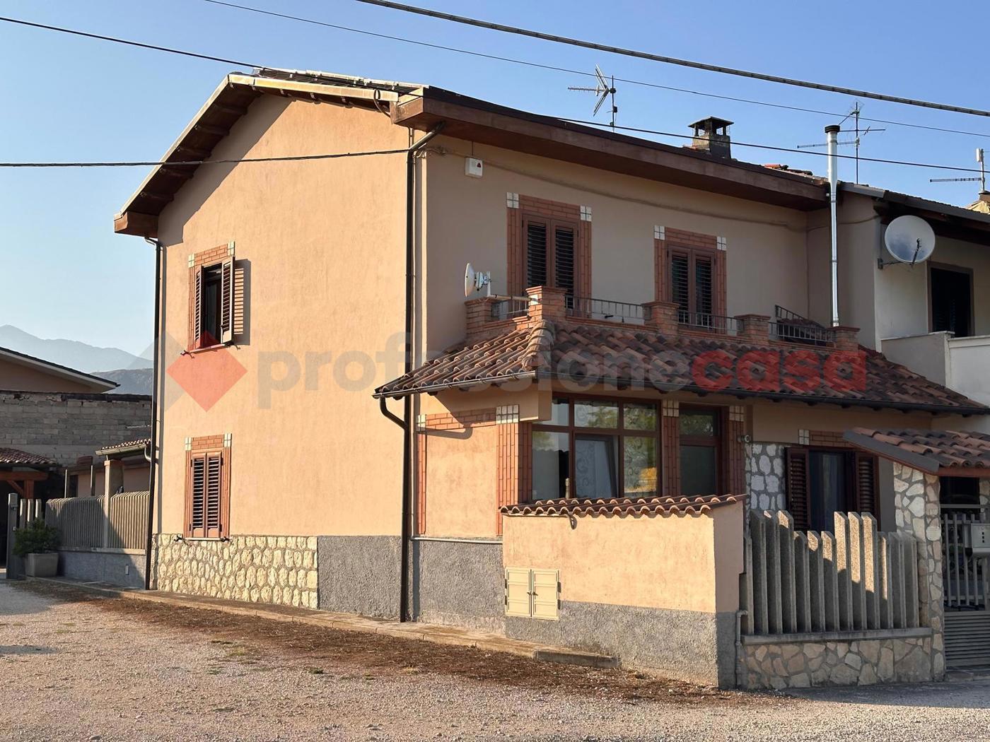 Casa indipendente con box a Avezzano