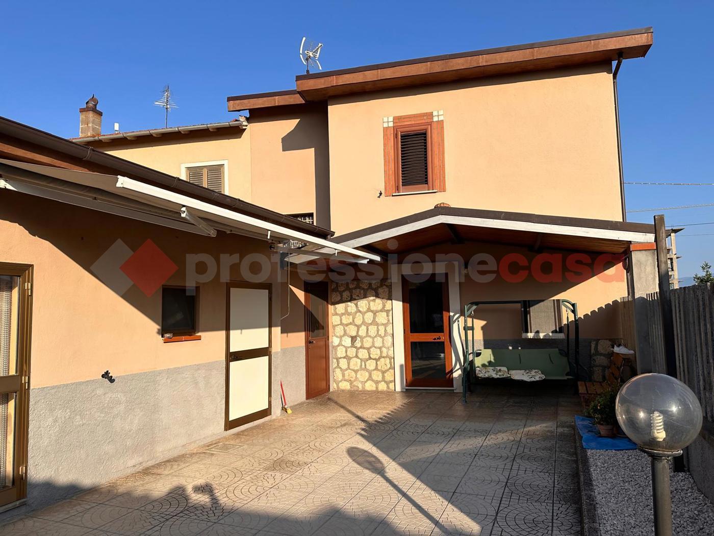 Casa indipendente con box a Avezzano