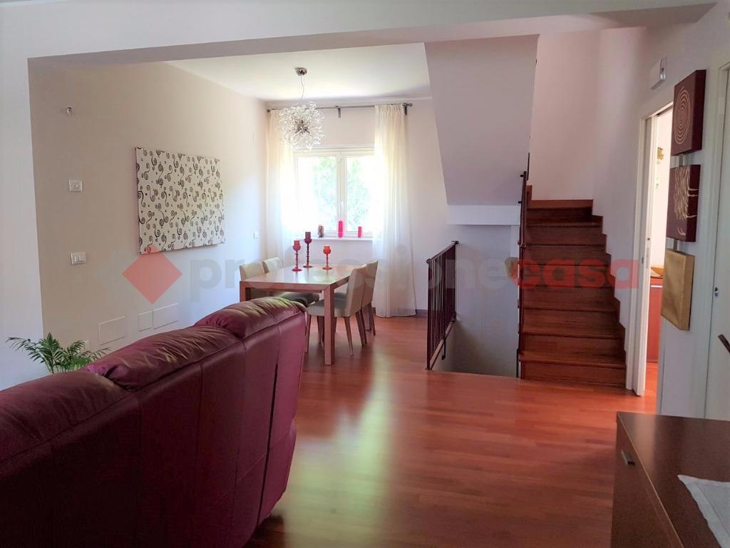 Villa Bifamiliare con giardino a Avezzano