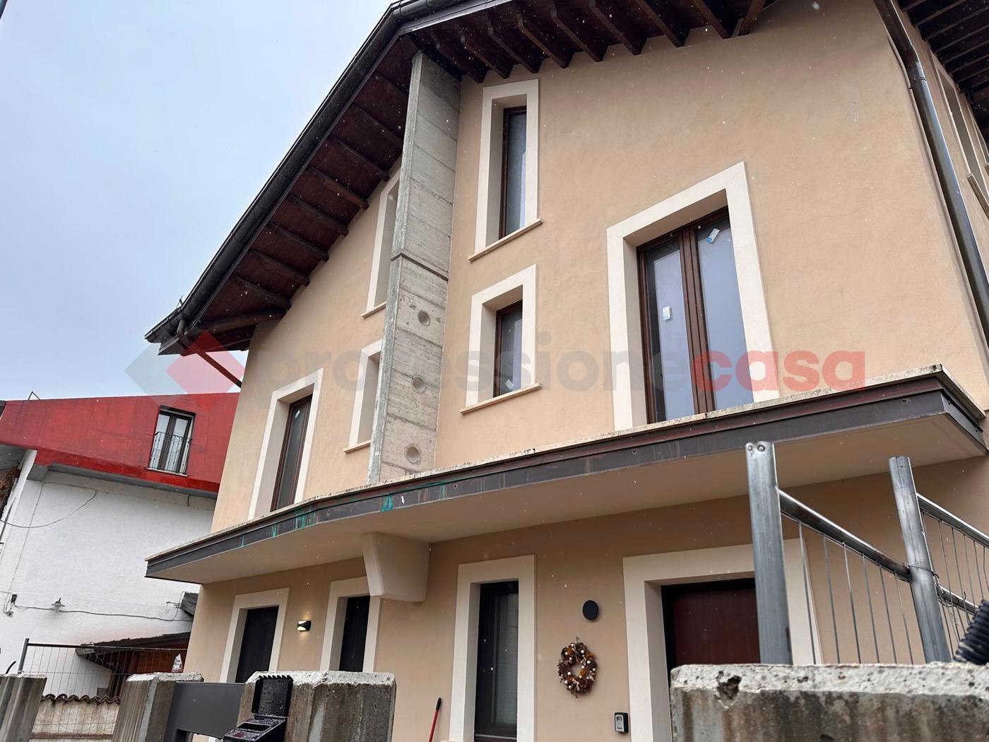 Trilocale con giardino a Pescasseroli