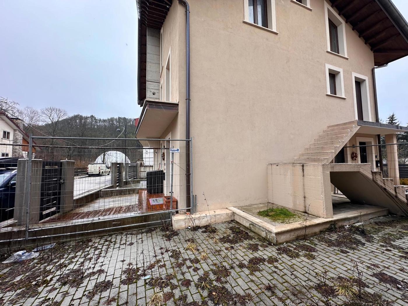 Trilocale con giardino a Pescasseroli