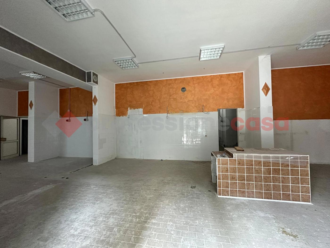Negozio in affitto a Avezzano