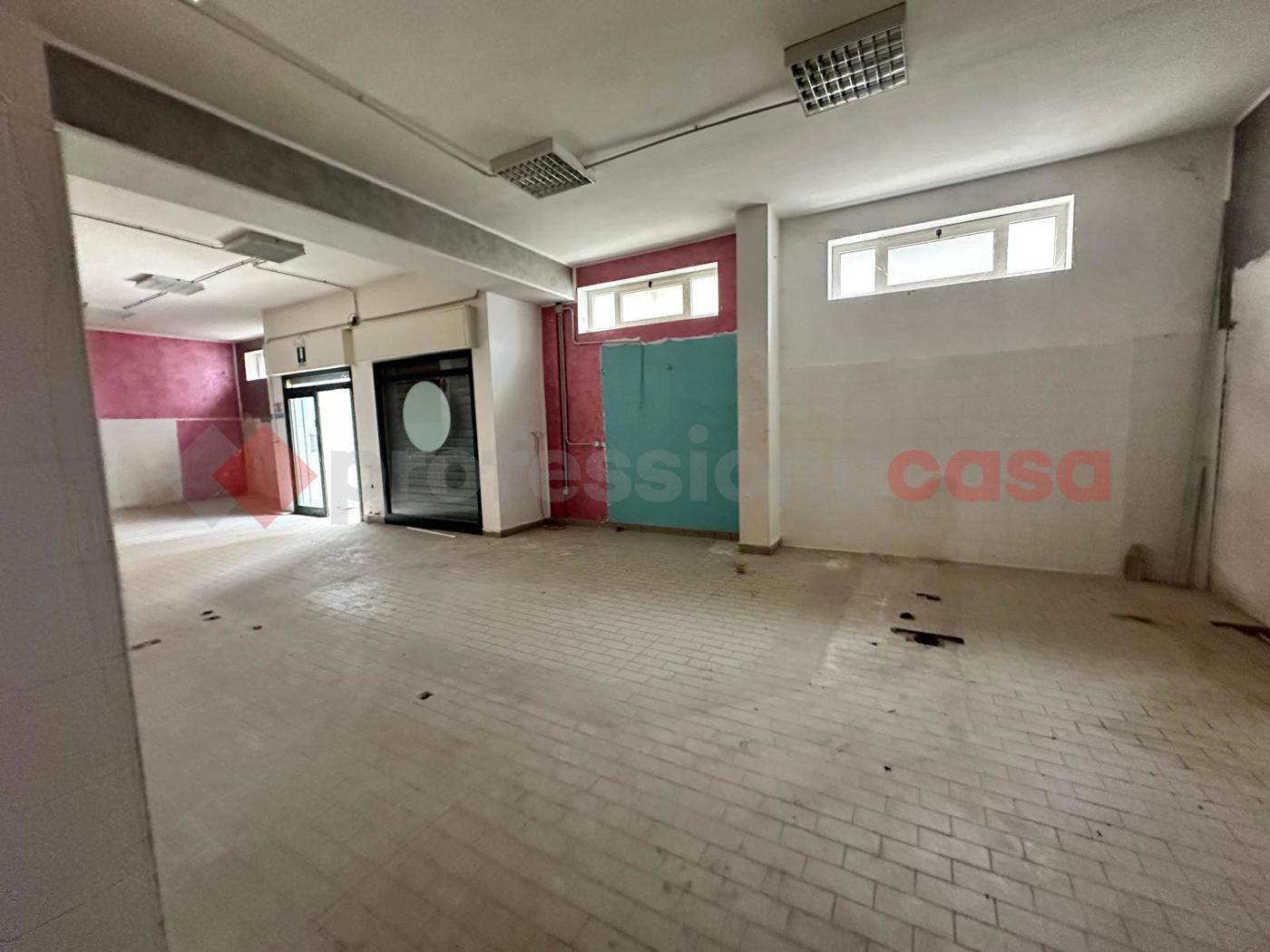 Negozio in affitto a Avezzano