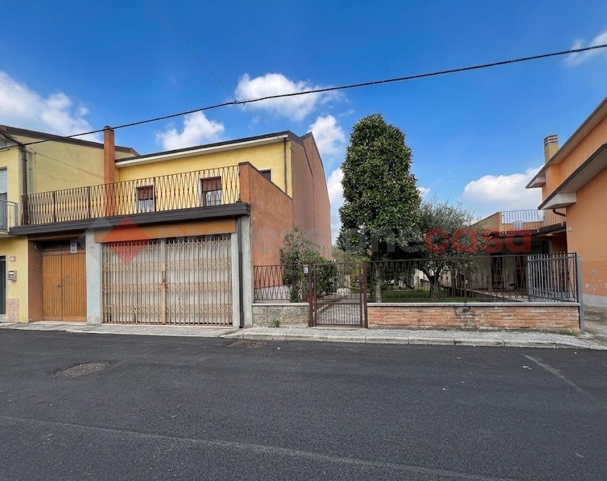 Casa indipendente con giardino a San Giovanni Lupatoto