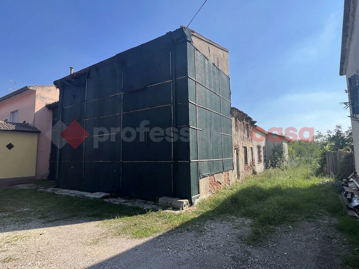 Casa indipendente da ristrutturare a Oppeano