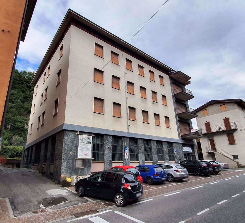 Stabile/Palazzo in vendita a Breno
