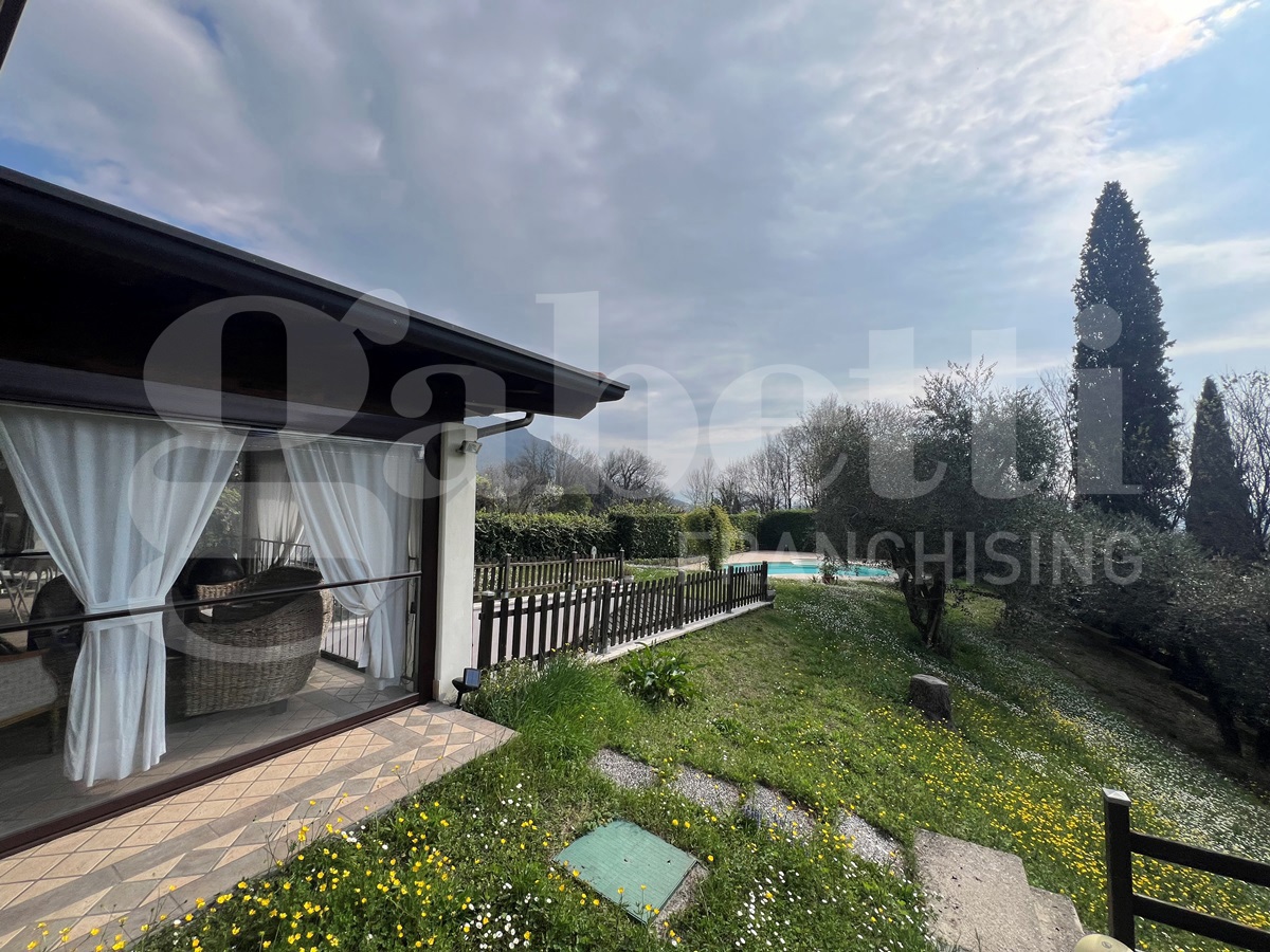 Villa Bifamiliare in vendita a Ro� Volciano