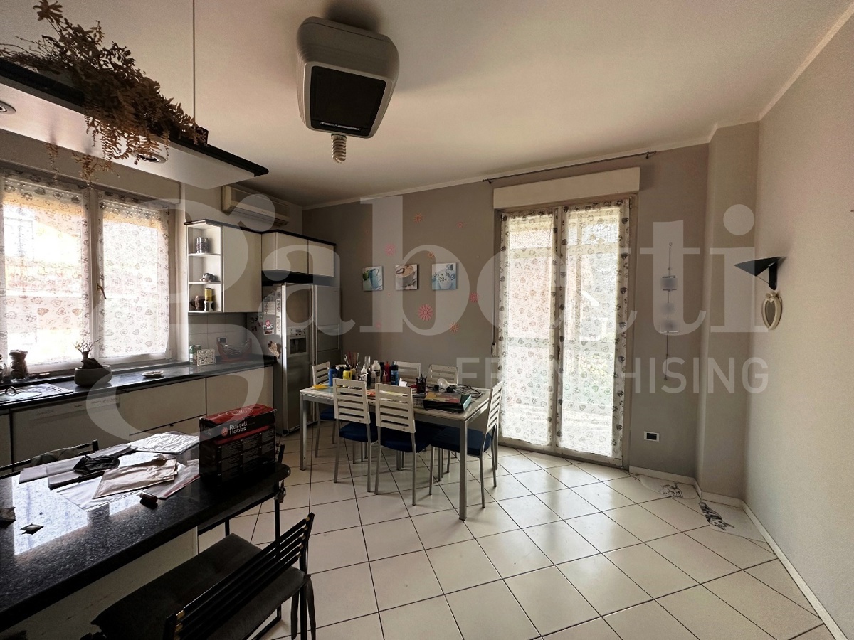 Stabile/Palazzo con box a Concesio