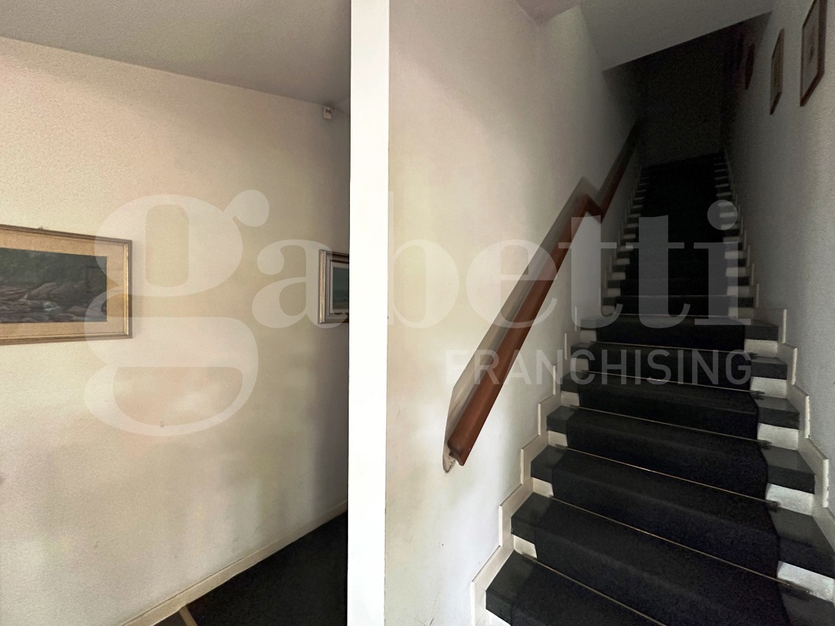 Stabile/Palazzo con box a Concesio