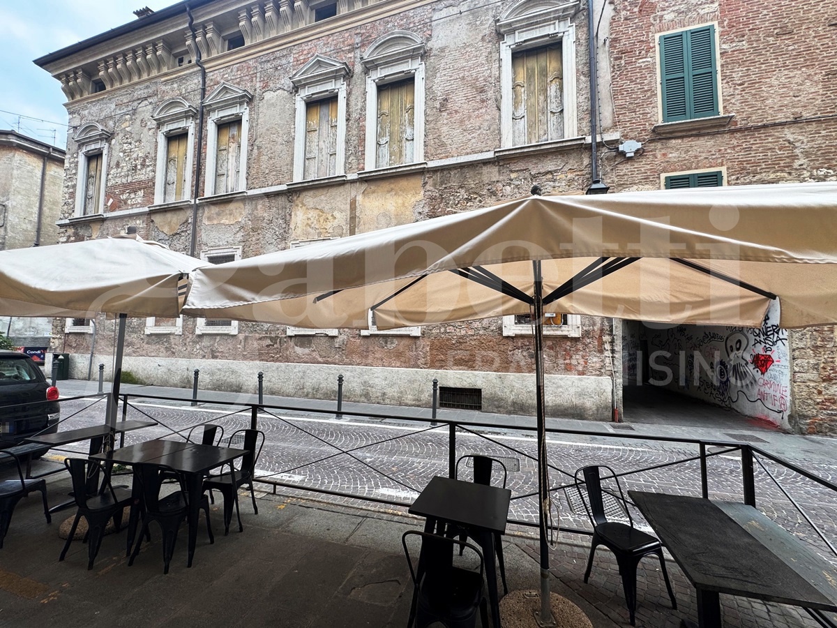 Attivit commerciale Bar e tabacchi in vendita a Brescia