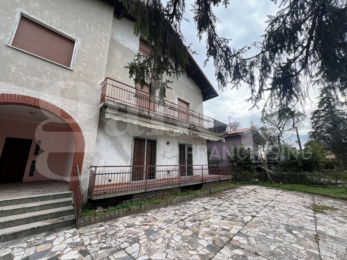 Casa indipendente in vendita a Desenzano del Garda