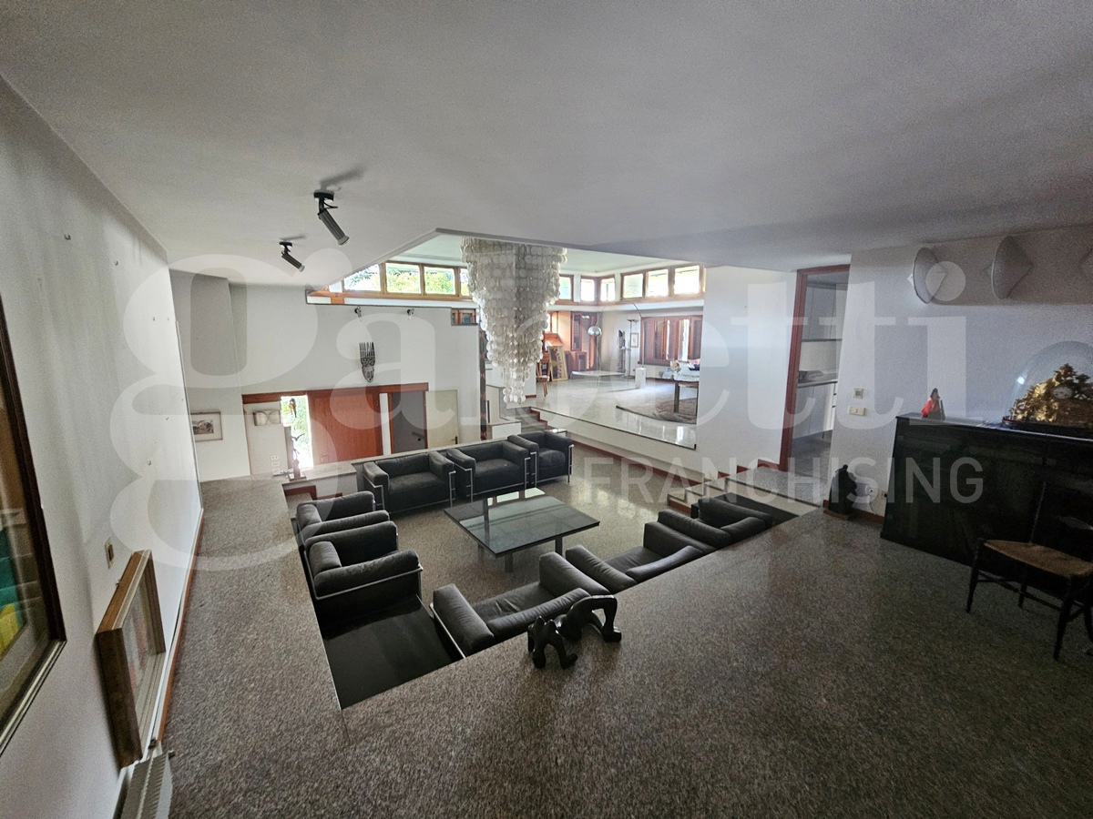 Villa con giardino a Rovato