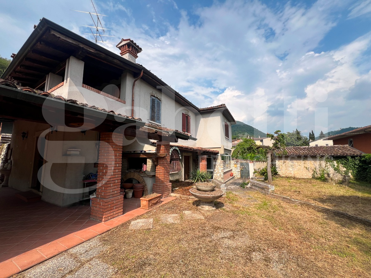Villa con giardino a Gussago