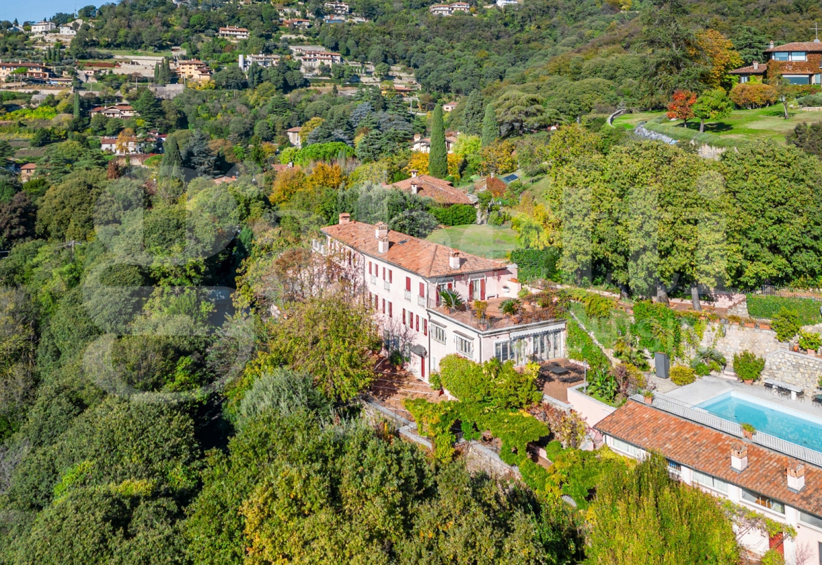 Villa con giardino a Brescia
