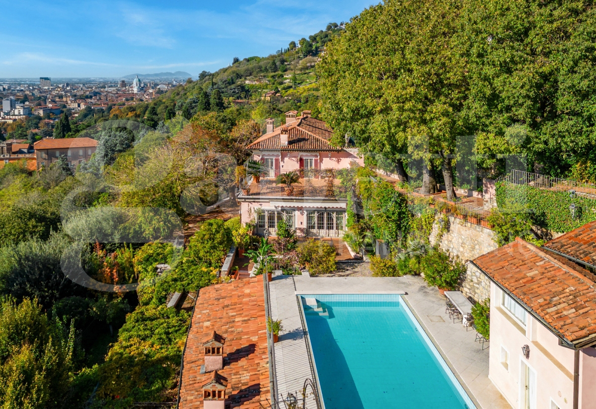 Villa con giardino a Brescia
