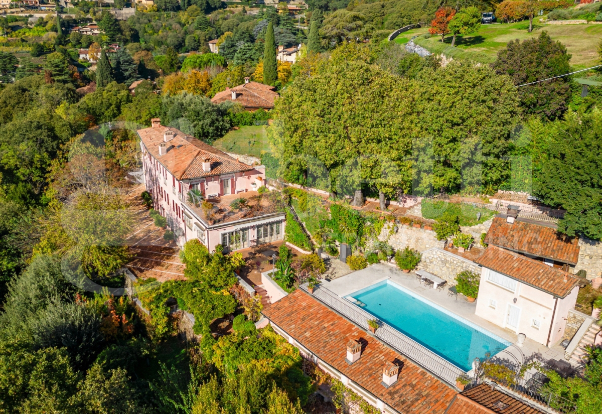 Villa con giardino a Brescia