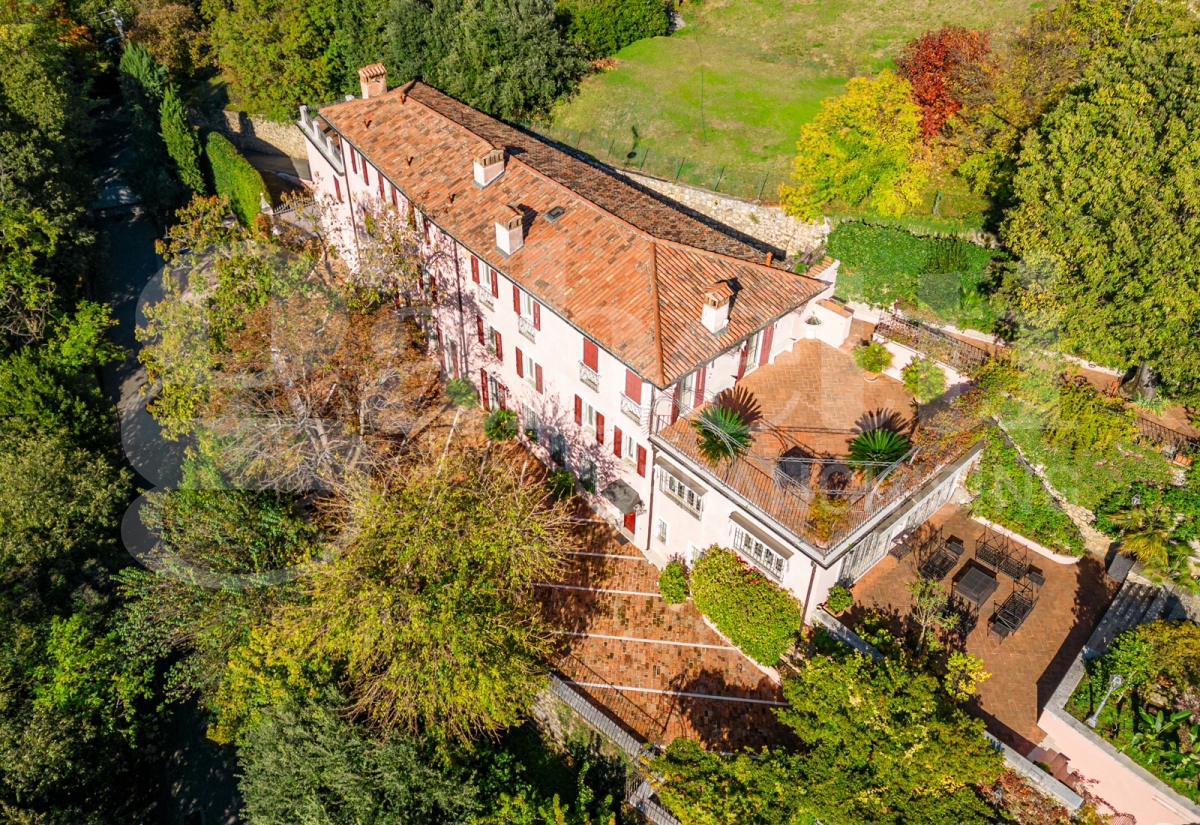 Villa con giardino a Brescia