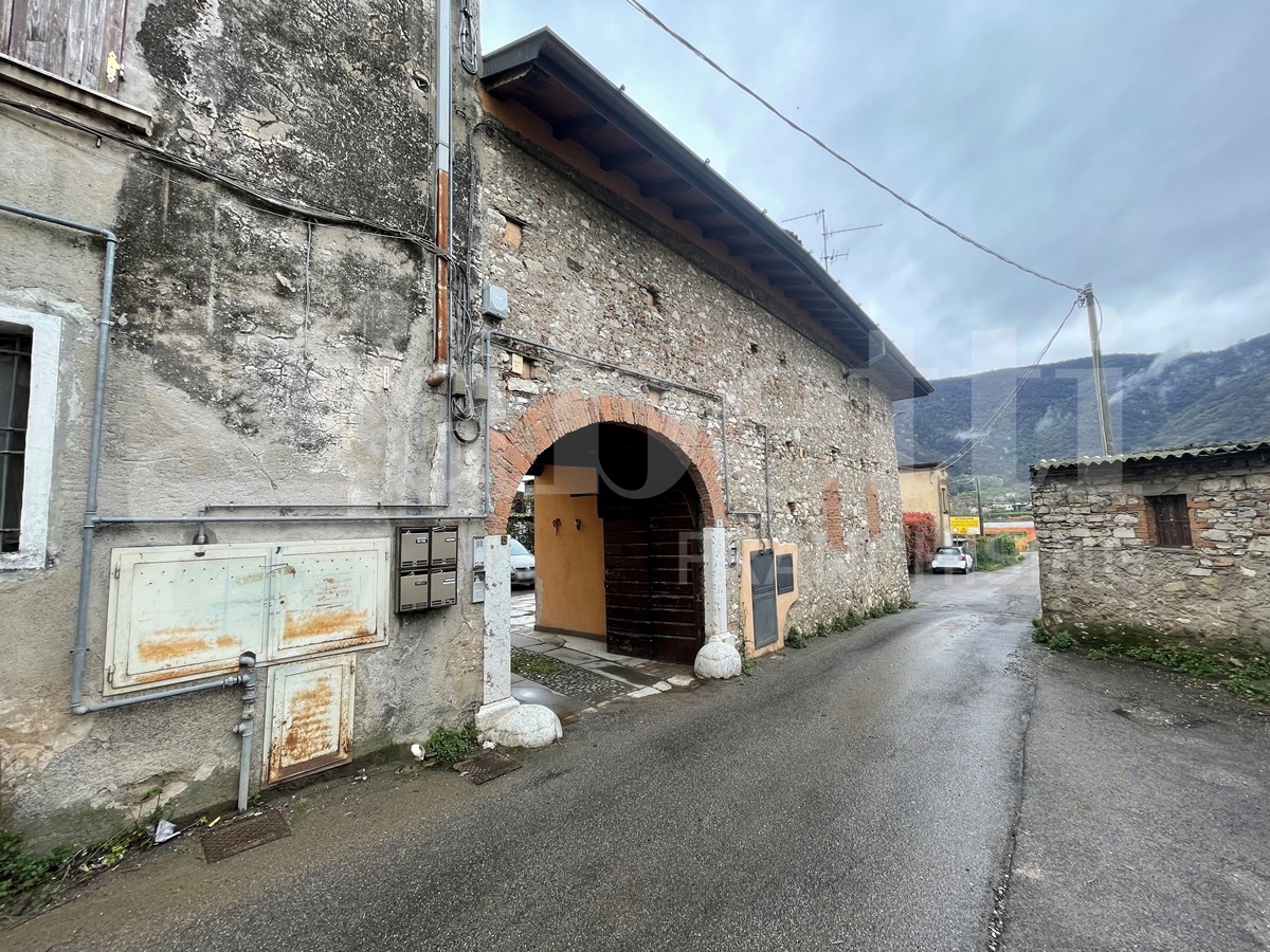 Trilocale arredato in affitto a Concesio