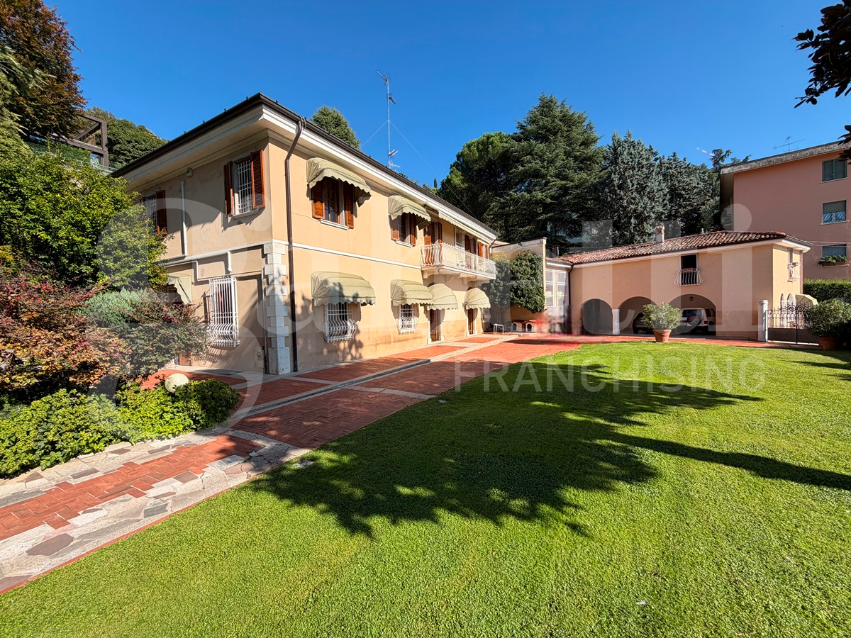 Villa in vendita a Brescia
