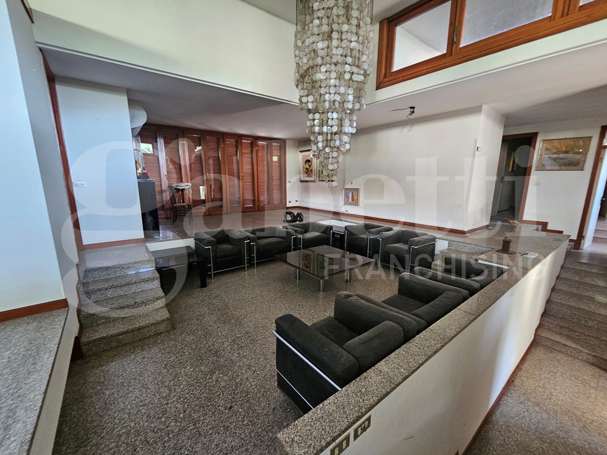 Villa con giardino a Rovato