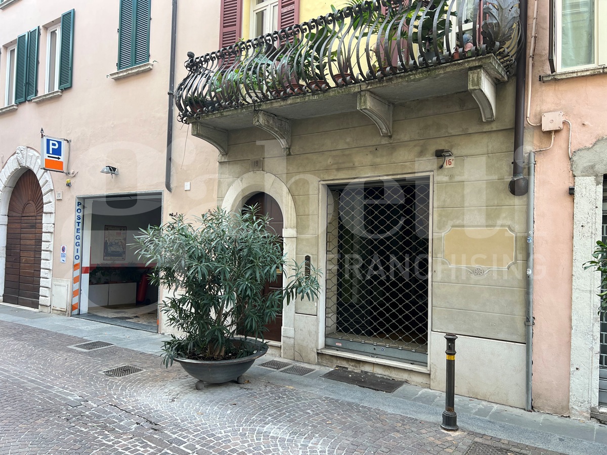 Negozio in affitto a Brescia