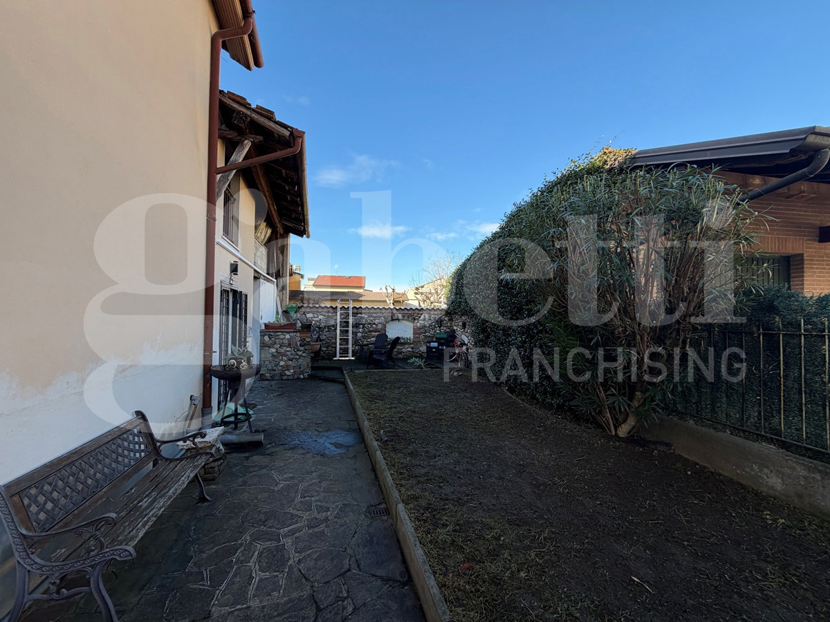 Villa con giardino a Torbole Casaglia