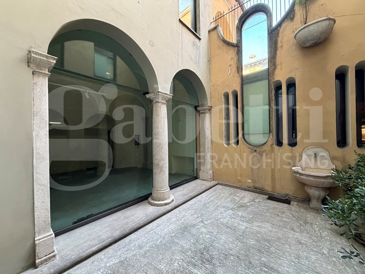 Negozio in affitto a Brescia