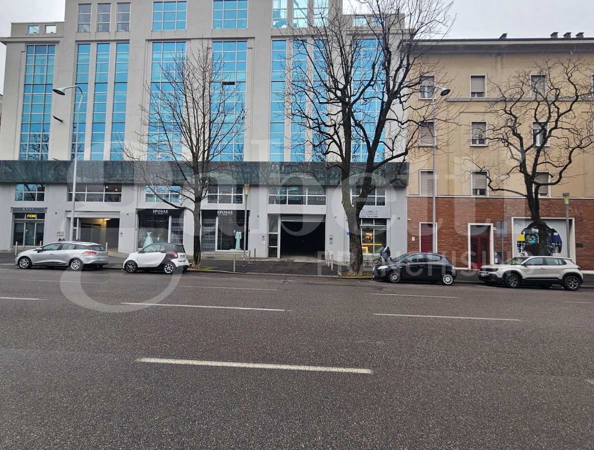 Ufficio con box doppio a Brescia