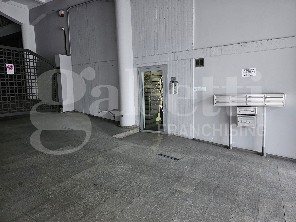 Ufficio con box doppio a Brescia