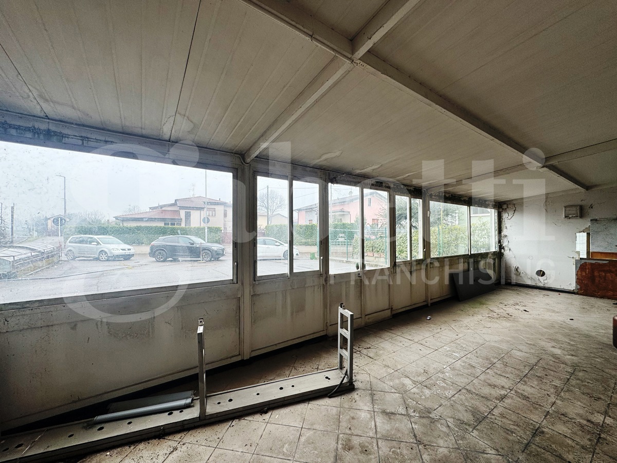 Negozio in vendita a Paderno Franciacorta