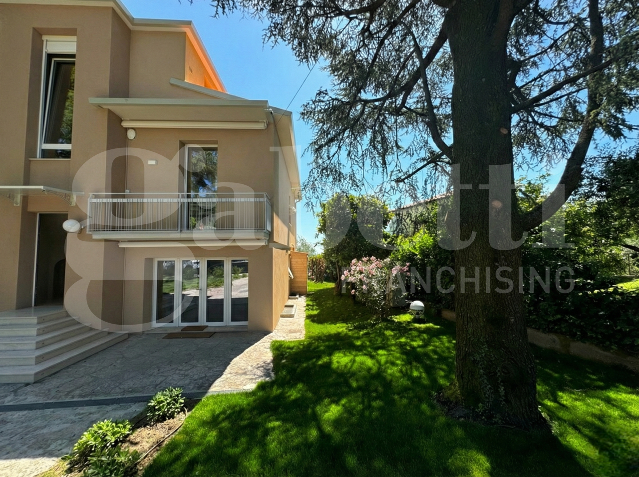 Villa in vendita a Padenghe sul Garda